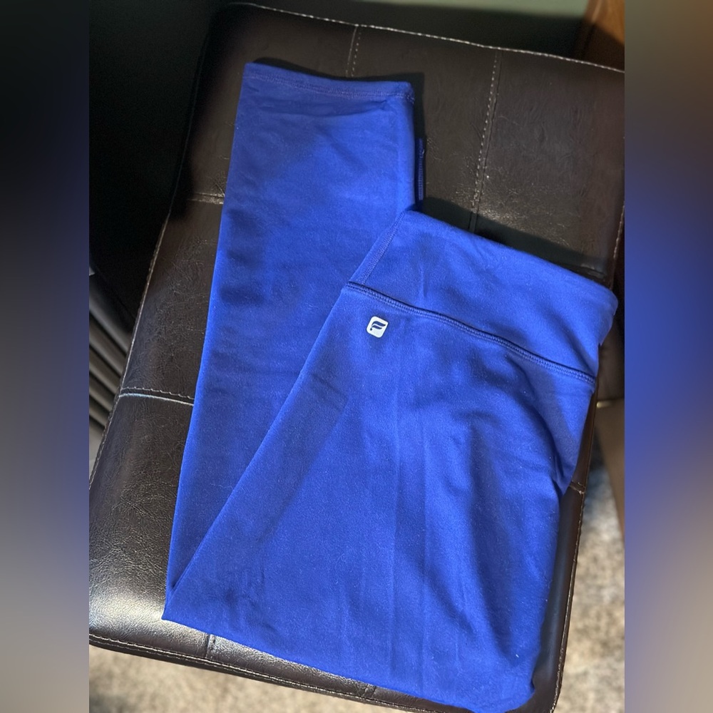 Fabletics Capri Legging Medium